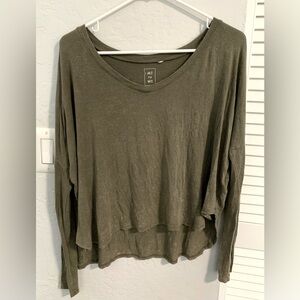 Me to We | Green Scoop Neck Long Sleeve (Size: S)